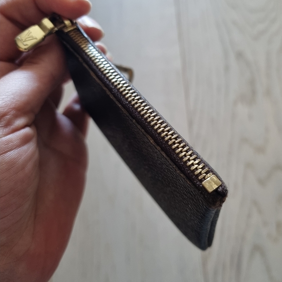 Louis Vuitton Pochette Cle Monogram Key Holder - Picture 7 of 13